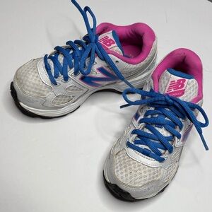 NEW BALANCE 680v3 Kids’ White W/Pink & Blue Accents Girls’ Size 13